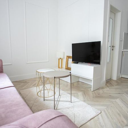Etoile City Center Apartments เบลเกรด ภายนอก รูปภาพ